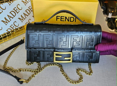 Cartera Fendi Herrajes Dorados