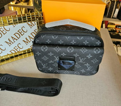 Morral Louis Vuitton Total Black