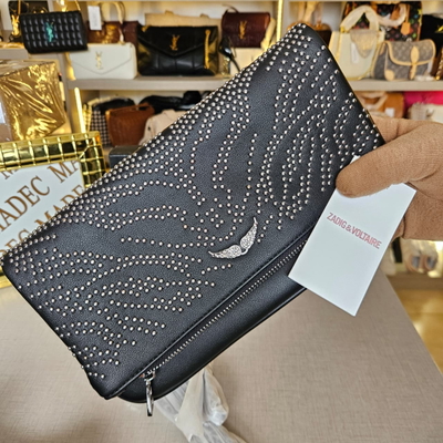 Sobre Zadig&Voltaire con Tachas 