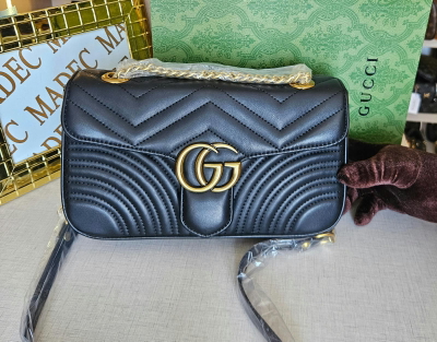 Cartera Gucci Negra Herrajes Dorados
