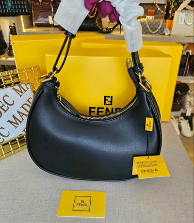 Cartera Fendi Negra