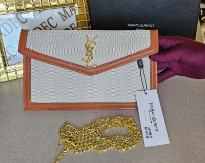 Sobre Yves Saint Laurent Camel 