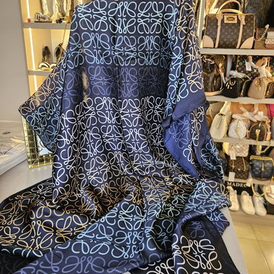 Pañuelo Seda Loewe