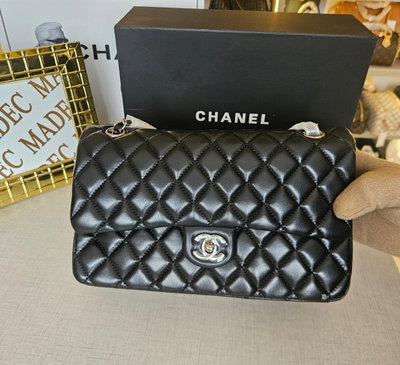 Cartera Chanel Herrajes Dorados/ Plata