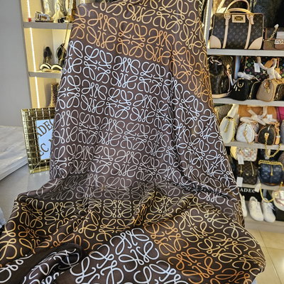 Pañuelo Seda Loewe