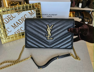 Sobre Yves Saint Laurent Negro