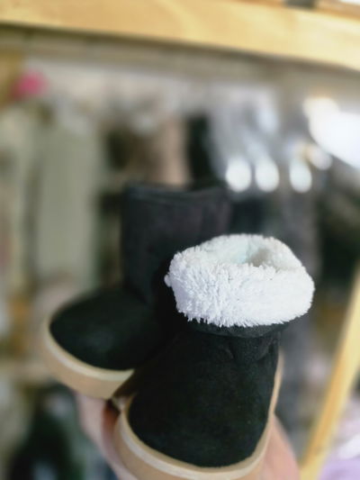 PANTUBOTAS NEGRAS