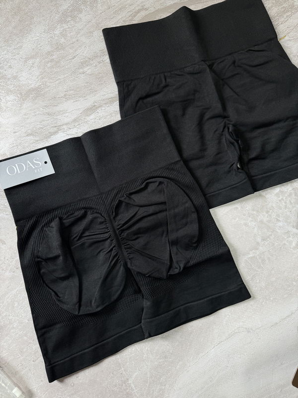 SHORT LISO NEGRO