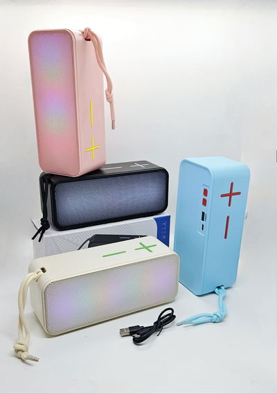 PARLANTE BT C LUZ COLORES HERMOSO