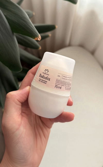 Desodorante Roll On Piel uniforme Pera y flor de loto unisex