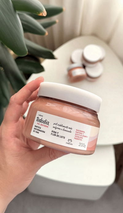 Crema corporal Unifocadora del tono Pera y flor de loto