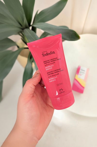 Crema corporal Bronzer Iluminadora Acerola e hibisco