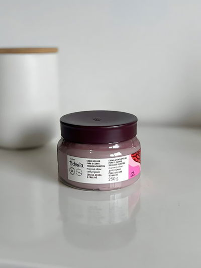 Crema Corporal Terciopelo Cereza Negra y Praliné 250 g