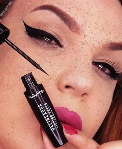 Delineador Liquido larga duración RUBY ROSE