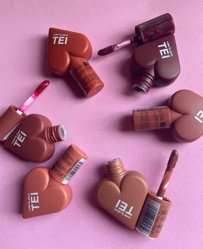 Labial love swipe TEI