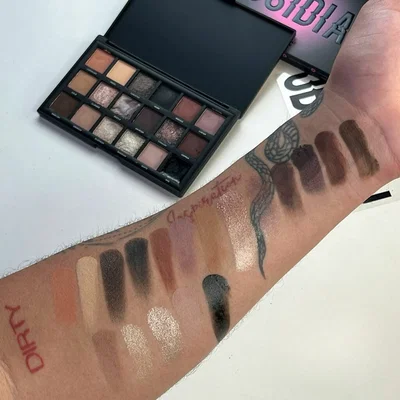 Paleta de sombras Obsidian RUBY ROSE