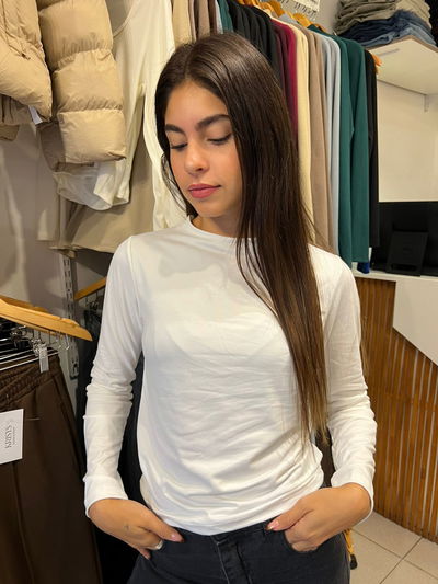 Remera cuello alto blanca
