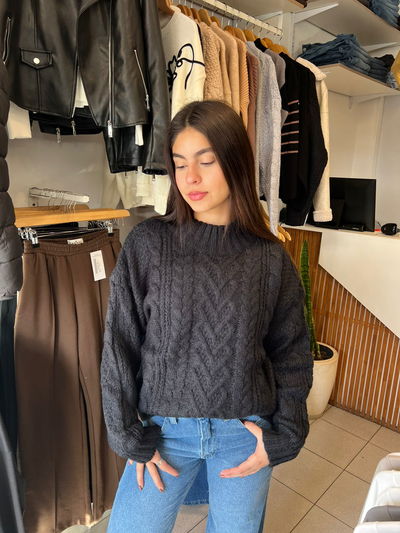 sweater trenzado negro