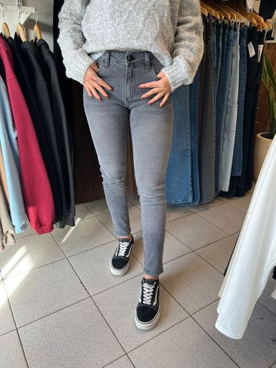 Jean minerva black