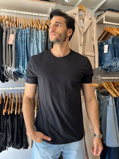 Remera lisa negra
