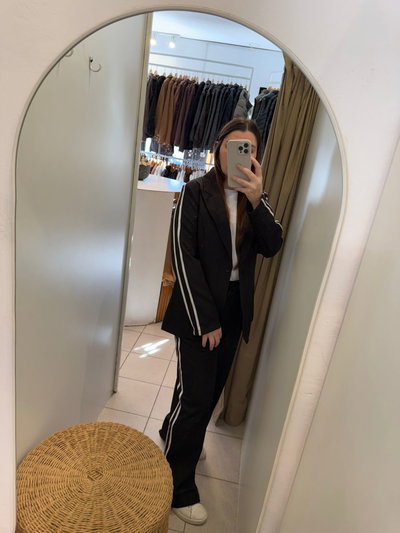 Conjunto blazer con pantalon rayado negro