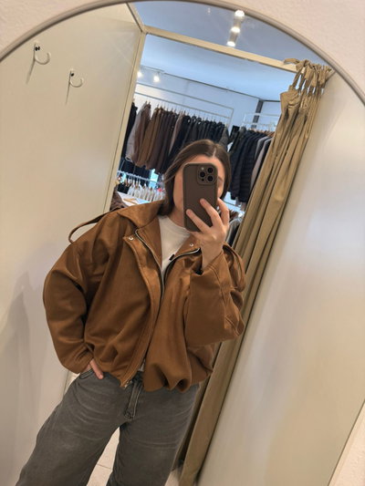 campera bombr gamuzada camel