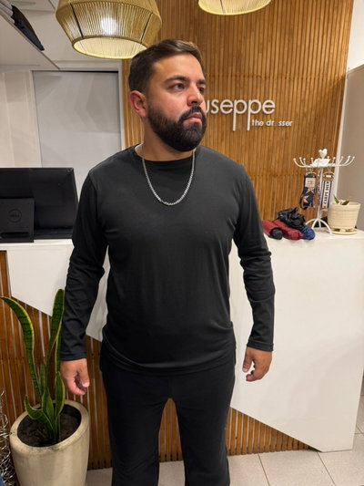 REMERA MANGAS LARGAS NEGRA