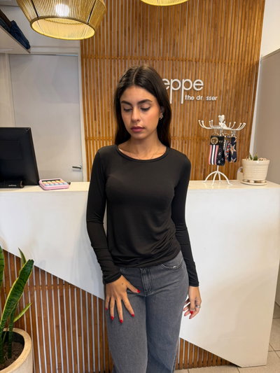 REMERA MANGAS LARGAS CUELLO REDONDO NEGRA