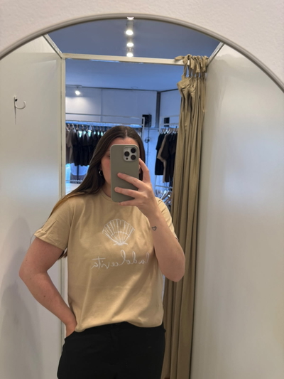Remera caracol beige