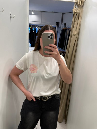 REMERA FLOR ROSA