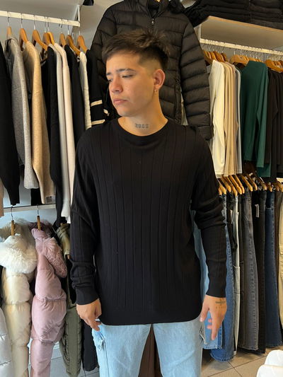 SWEATTER RAYAS NEGRO