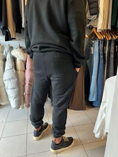 Jogging negro liso