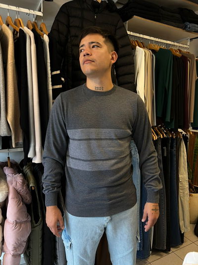 Sweatter gris c/ rayas gris