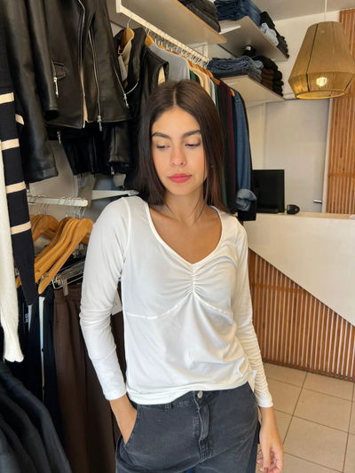 Remera frunce blanca