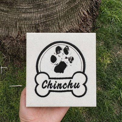 CUADRO MASCOTA bordado en lienzo
