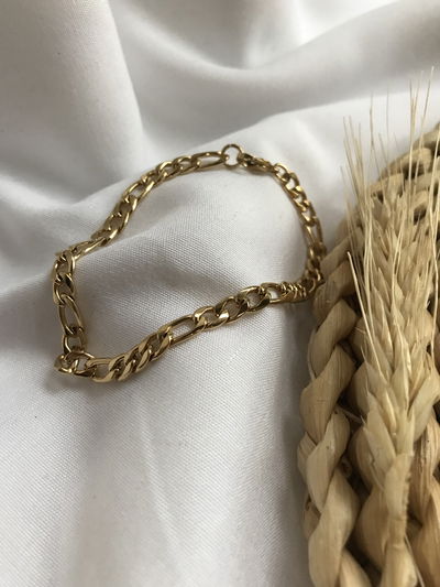 Pulsera dorada fígaro 1