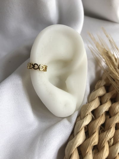 Ear cuff dorado corazoncitos