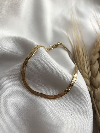 Pulsera dorada chata