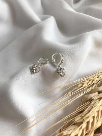 Argollitas corazón strass acero blanco