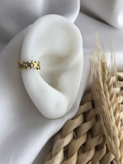 Ear cuff dorado  estrellitas