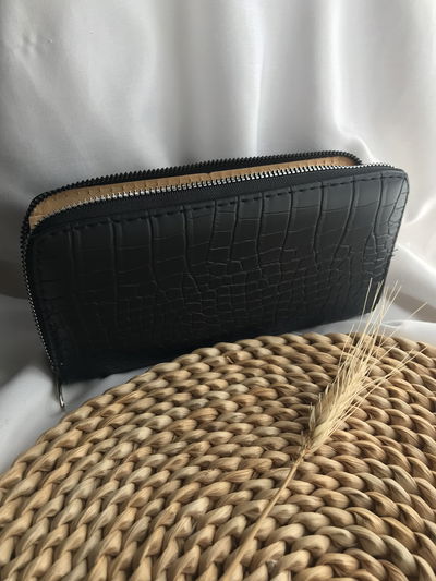 Billetera negra