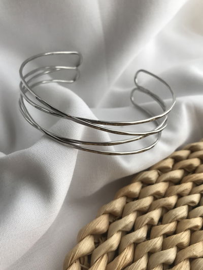 Brazalete cruzado acero