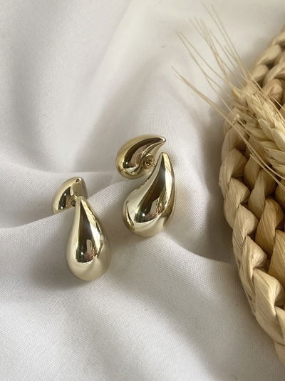 Aros gota dorada con cierre gota (elegi tamaño)