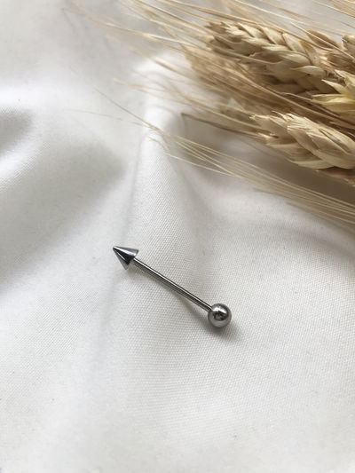 Piercing barra punta y pelotita