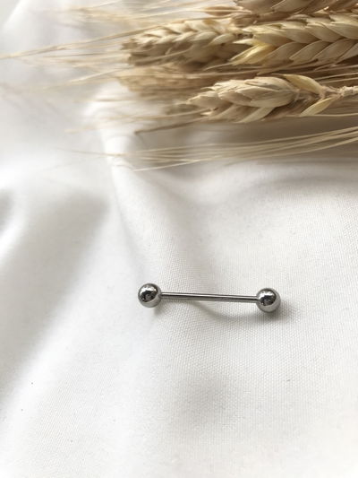 Piercing barra pelotitas