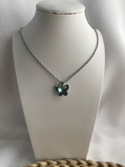 Collar mariposa celeste