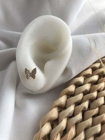 Aro mariposita strass 2 (acero dorado)precio por par