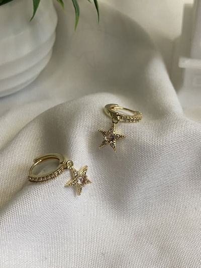 Argollitas doradas strass estrella