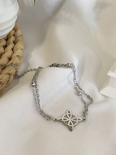 Pulsera nudo de bruja y pelotitas