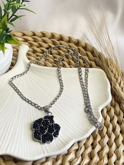 Collar flor negra